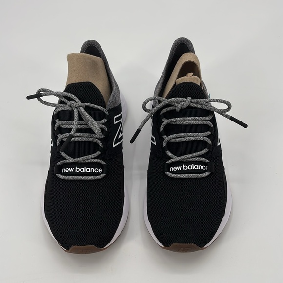 New Balance Women's Black and Gray Running Shoes - Picture 2 of 13